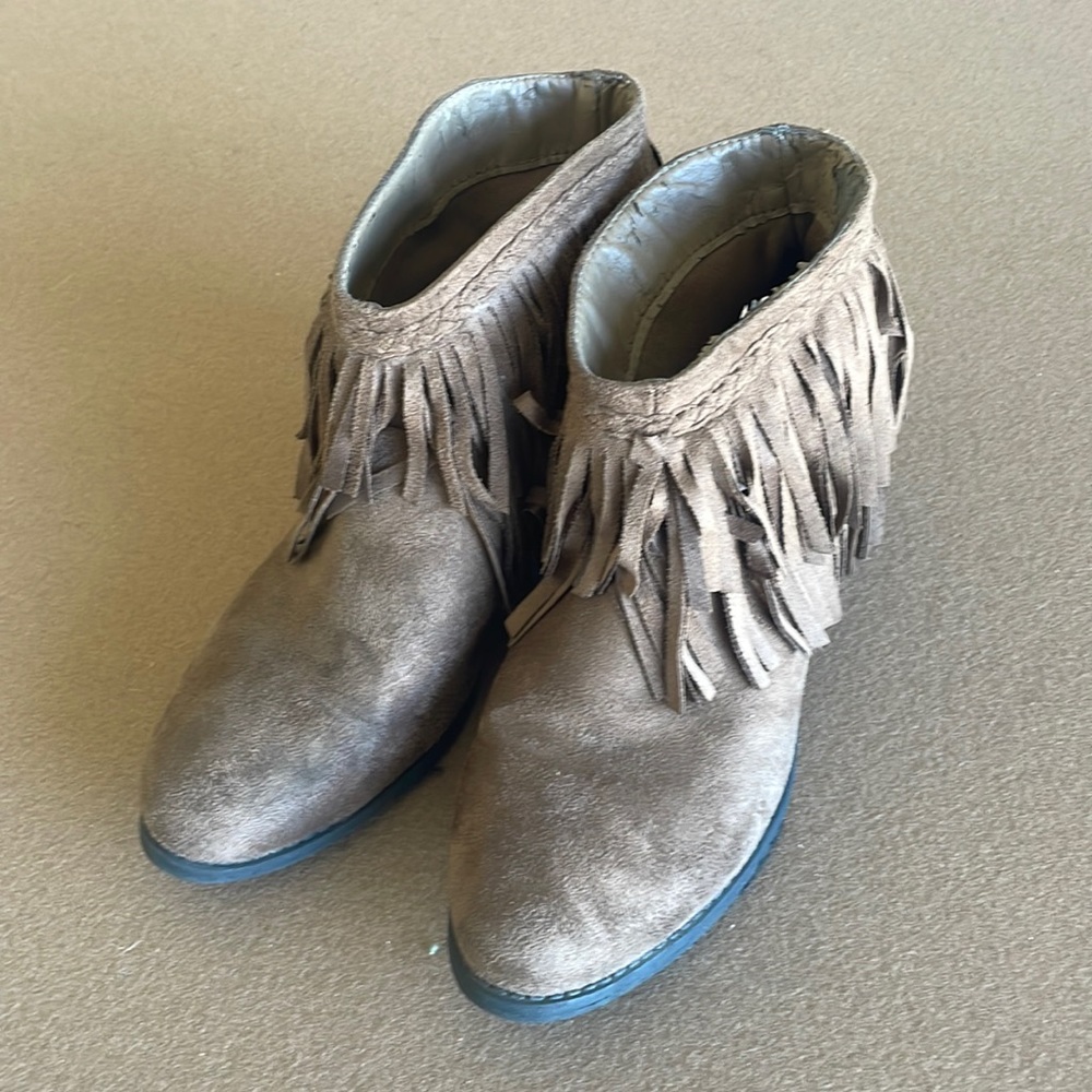 Fringe boots